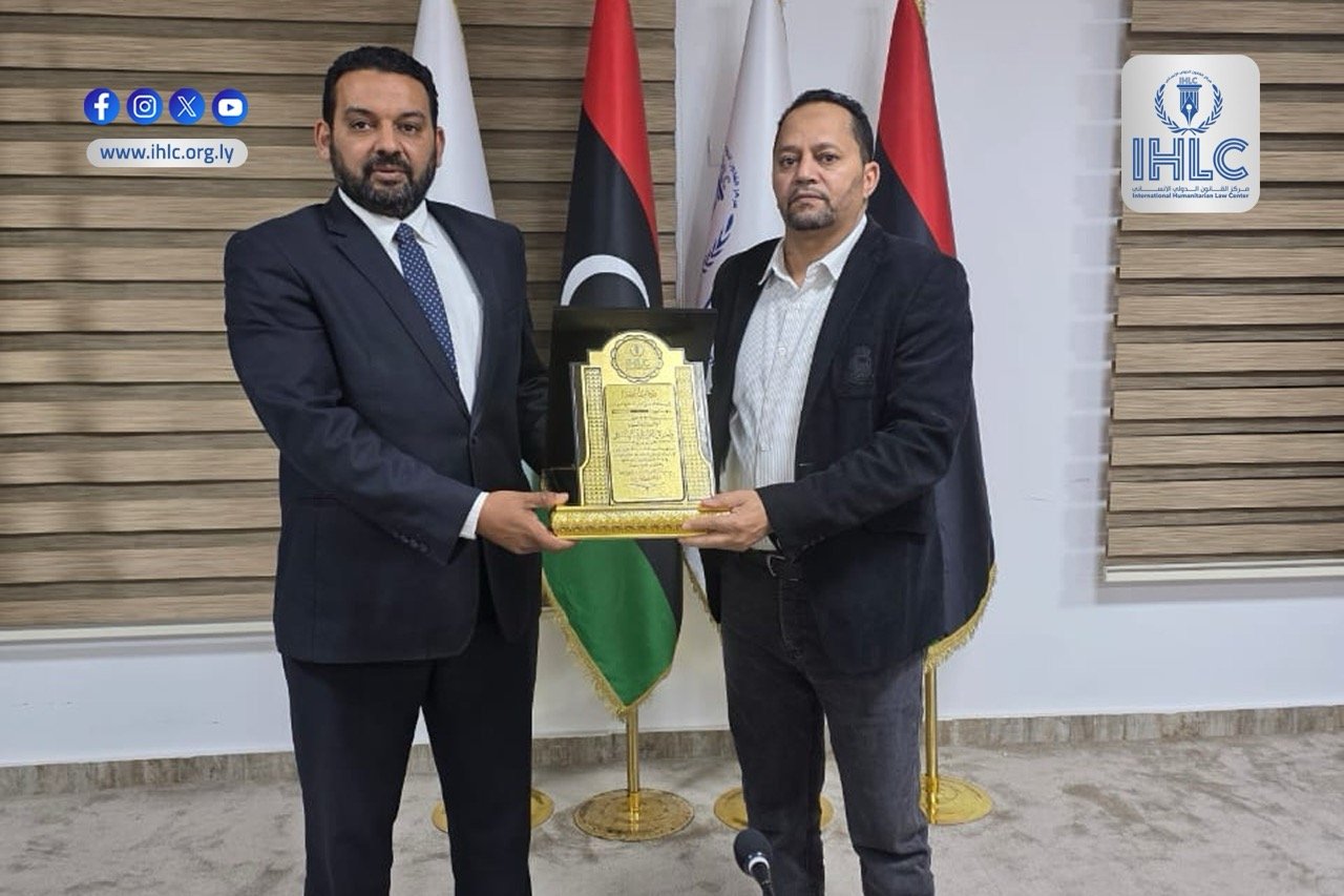 القنصل العام لجمهورية السودان في ليبيا يُكرَّم من قبل مركز القانون الدولي الإنساني في ليبيا